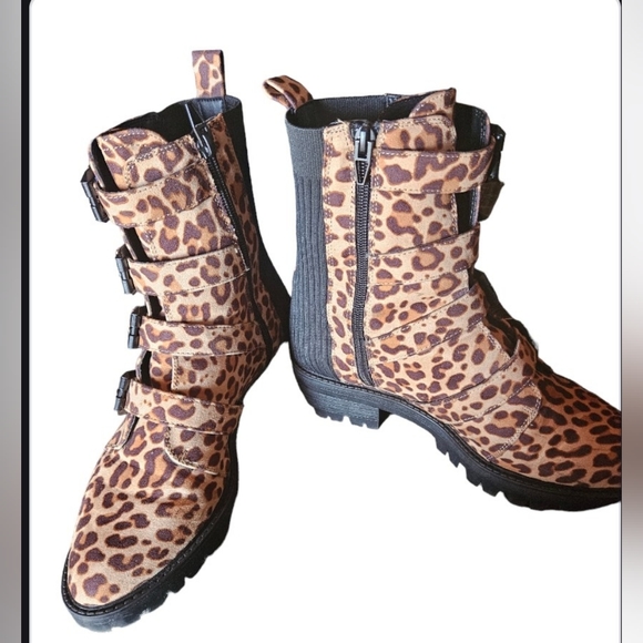 Exotic Leopard Print 🐆 Buckled, Zippered Combat Boots - Picture 6 of 10